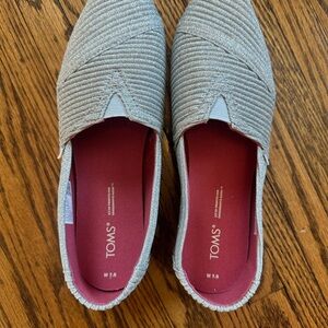 TOMS Women's Metallic Silver Flats NWOT